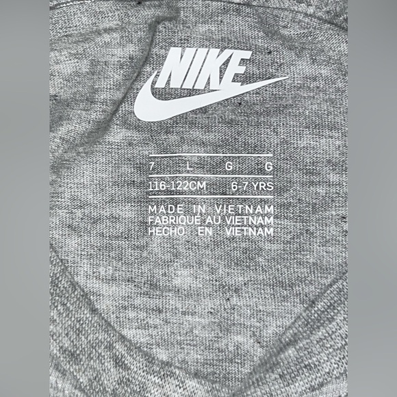 Nike Boys 2 Piece Shirt and Shorts Set Size 7 - Picture 4 of 9